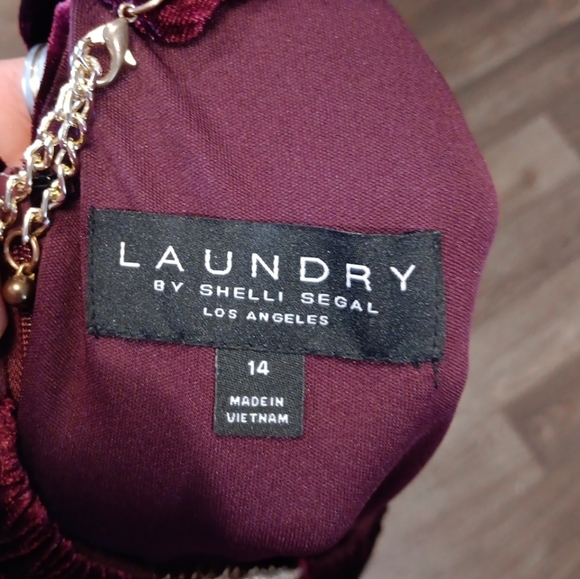 Laundry By Shelli  Segal Burgundy Velvet Dress with Chain Straps Size 14 - Picture 5 of 5